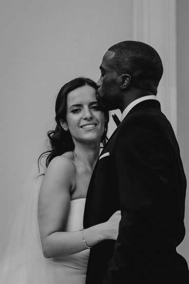 Portrait en noir et blanc de mariés lors d’un mariage près de Paris organisé et décoré par My Daydream Wedding