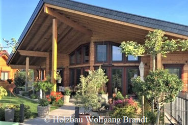 Traumhaus mit Garten - Wohnblockhaus, Blockhaus, Bauen, Holzhäuser, Immobilie, Wohnhaus, Architektenhaus, Designhaus, Einfamilienhaus, Grundstück, Eigenheim, Bungalow,  Designerhaus, Eigentümer, Hauskauf, Gartenarchitekt, Architekt  