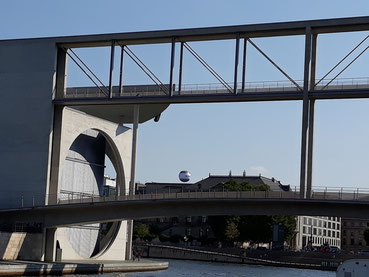Kanzleramtsbrücke oder "Spinnerbrücke" / Kanzleramt Berlin