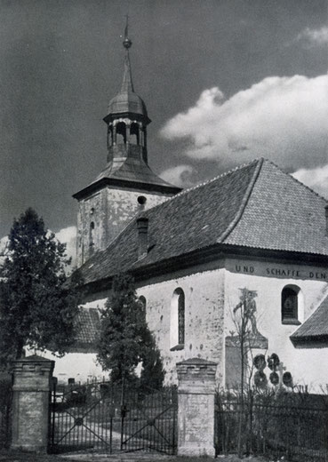 Die evangelische Kirche in Borchersdorf (erbaut 1735, erneuert 1814), in der Gottlieb Allenstein getauft wurde, vor der Kriegszerstörung (um 1935) | Bildarchiv Ostpreußen