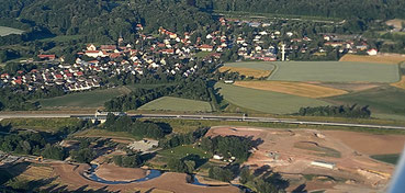 Teilbereich des Gartenschau-Geländes, dahinter A9 und St. Johannis (Juni 2014)