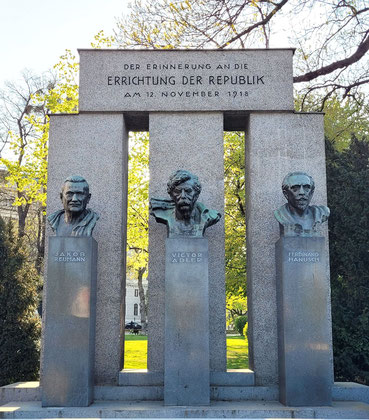 Denkmal der Republik am Dr. Karl Renner Ring