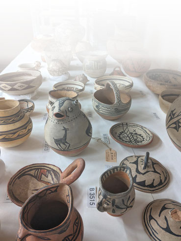 Warburg ceramics in storage facility Hamburg Fischbek, Museum am Rothenbaum ‒ Kulturen und Künste der Welt (image shows a white gradient as there are sensitive items depicted in the back). Photo: Diana Gabler.