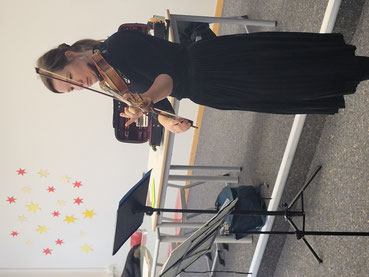 Frau Rebekka Wagner an der Violine