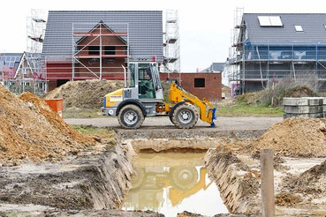 Anstehendes Wasser - Grundstück - Blockhaus bauen -  Hausbau, Blockhäuser, Holzhäuser, Immobilien, Wohnblockhaus, Haus, Eigenheim, Bauen, Baustelle, Grundstück, Neubau, Architektenhaus, Wohneigentum, Baukosten Bauen, Fachwerkhaus, Blockhaus kaufen 