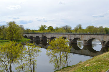 Construit de 1832 à 1836, le pont-aqueduc de Digoin permet le franchissement de la Loire par le canal Latéral à la Loire 