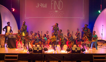 山田町、陸前高田市で開催したワトトコンサートは、アフリカ・ウガンダの子供たちによる歌とダンスの舞台。