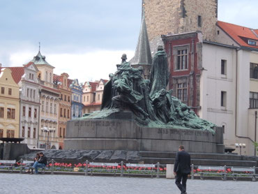 Monumento di jan hus in Piazza staromestske