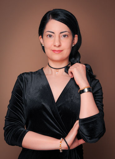 Portrait photo of Rechtsanwältin Aydan Adel