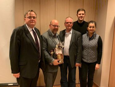 (v.l.n.r.) Ratsmitglied Klaus-Peter Kunze, Olaf in der Beek MdB, Ortsvorsitzender Harald Stützlein, Kreisvorsitzender Patrick Büker und die stellv. Kreisvorsitzende Silke Wehmeier