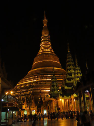 Shwedagon Pagode bei Nacht