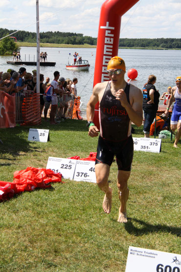 Dominik Sowieja Rothsee Triathlon Schwimmausstieg