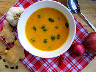 geröstete Paleo Kürbissuppe mit Ingwer, Curry und Kokosmilch