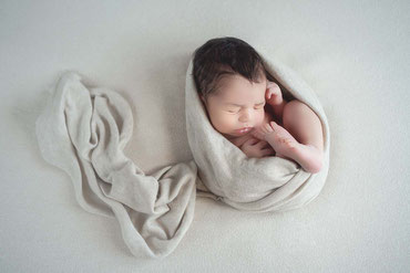 photographe nouveau ne - photographe bebe - photographe professionnelle Seine et Marne proche Ile de France et Oise - photographe naissance a domicile