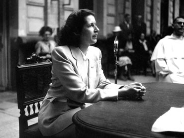 Geneviève de Gaulle  Anthonioz en juin 1945 lors d'une conférence sur la déportation (AFP).