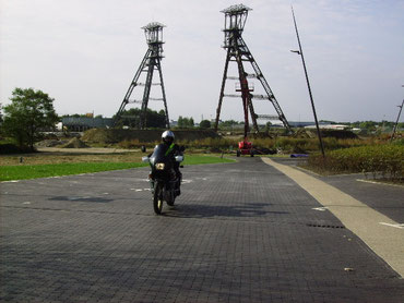 Fördertürme entlang der Maas-Mijnroute