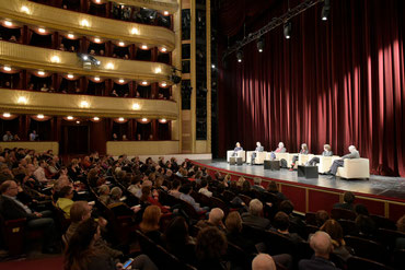 Mehr oder weniger Demokratie in Zeiten der Krise: Diskussion im Burgtheater Wien