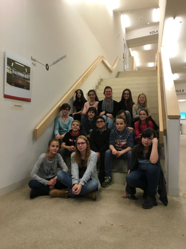 Vorlese-Coaching 2016 mit der Schauspielerin Birte Schrein (letzte Reihe Mitte) und den SchulsiegerInnen © Literaturhaus Bonn