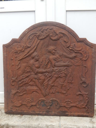 Plaque de cheminée de forme polylobée