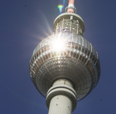 la revanche du pape: symbole caché sur la Fernsehturm 