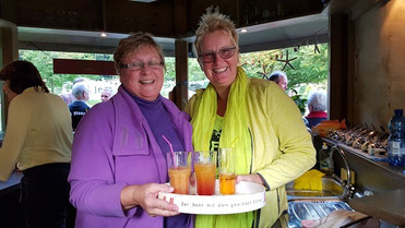 Die freundlichen Damen in der Beachbar