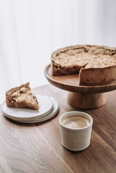 Handmade cake plates and cup with apple pie in a peaceful slow living atmosphere.