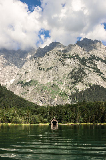 Die schönsten Seen in Deutschland? Die stelle ich dir in meinem Blogbeitrag zusammen. Ob große Seen zum Schwimmen, geheime Badeseen in Baden-Württemberg und Bayern oder traumhafte Bergseen. Auf meinem Blog findest du die besten Tipps für einen Ausflug zum