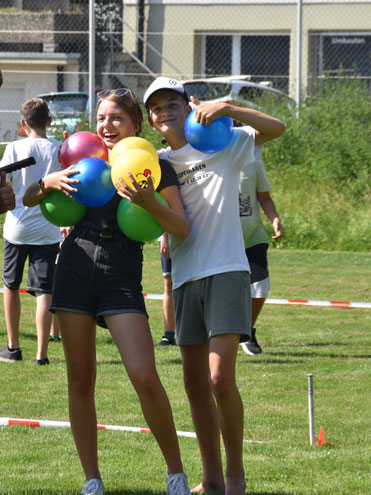 Rechts: Bruder/Leiter Meo