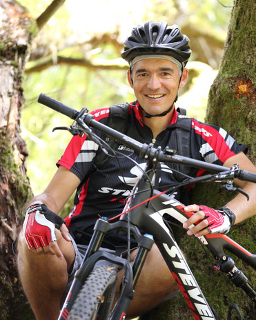 Mountainbike-Guide Daniel mit Bike