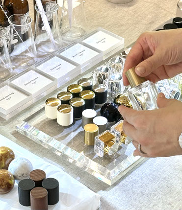 香水瓶の組み合わせは5,000通り以上!