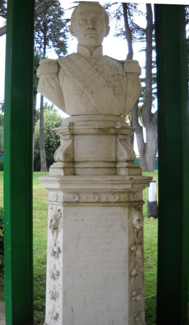 Monumento de García Moreno levantado en el Colegio Pío Latino Americano