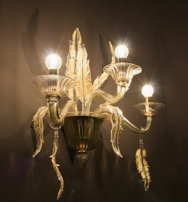 Applique Salieri in vetro di Murano lavorato a mano colore trasparente con oro 24 carati con tre luci