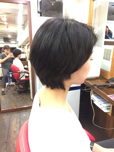 ショートカットのキモはえりあし 横浜・美容室・可愛い女性・ショートスタイル