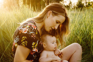 Mutter, Baby; Eltern, Kinder, Familie, Chance, Corona Virus, Covid, Baby, Hoffnung und Chance, lachen, glücklich leben, Leben, Mut. Ermutigung, Eltern und Lifestyle, Erziehung, Liebe,