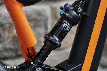 Die Kombination aus Rockshox Gabel und Fox Float Dämpfer macht bergab Fahrten nicht nur komfortabel sondern auch sicher