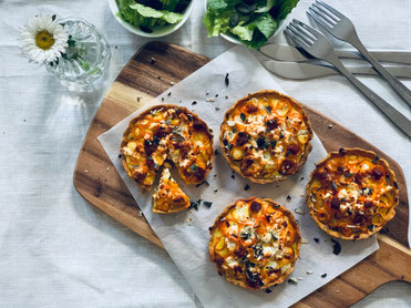 Mini-Kürbisquiche mit Chorizo & Feta