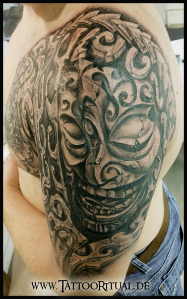 Tattoo Rostock, Tattoo Steinoptik, Maori, Atztenken, Maske, TattooRitual, Tattoostudio Rostock, bestes Tattoostudio Rostock