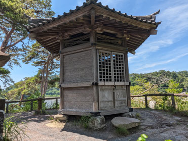 頼賢の碑