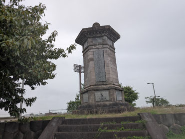 陣没軍馬慰霊塔