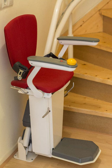 Treppe - Geschosstreppe - Barrierefreiheit - Einfamilienhaus - Wohnhaus - Umbau - Baukosten - Hausplanung - Hausbau - Hauskauf - Architekt - Hausentwurf - Generationengerechtes Bauen und Wohnen - Architektenhaus - Treppenlift - Holzbau - Lift