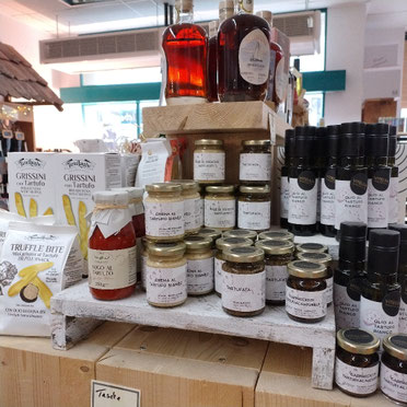 Trüffel - Pesto, Crema, Öl, Grissini, Sugo ....