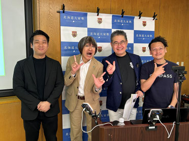 原田塾長と講師のアユカワさん、鈴木さん、山本さん