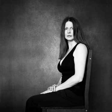  Manuela Deigert, über mich, Profilbild als Selbstportrait im Mittelformat