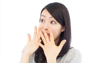 びっくりしている女性