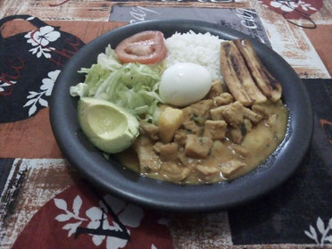 Guatita
La guatita es un plato típico ecuatoriano que basa su ingrediente principal en el mondongo o librillo, que es la panza de la vaca, un plato muy famoso especialmente en Guayaquil, una verdadera delicia.
Gracias a mi vecina Carmita que siempre com Guatita
La guatita es un plato típico ecuatoriano que basa su ingrediente principal en el mondongo o librillo, que es la panza de la vaca, un plato muy famoso especialmente en Guayaquil, una verdadera delicia.
Gracias a mi vecina Carmita que siempre com