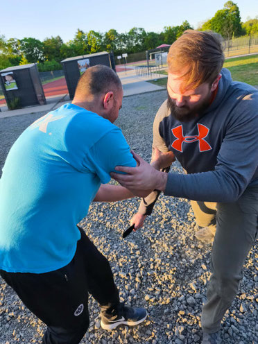 Krav Maga Combatives Hanau Outdoor Special – Empty Hands Knife Defense Trainingsbericht · April 2026 · Erlensee