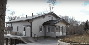 Wohnblockhaus am Hang - Holzblockhaus - Holzhaus in echter Blockbauweise - Einfamilienhaus