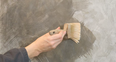 Stucco Fein Glätteseife auf Teilstücke auftragen.