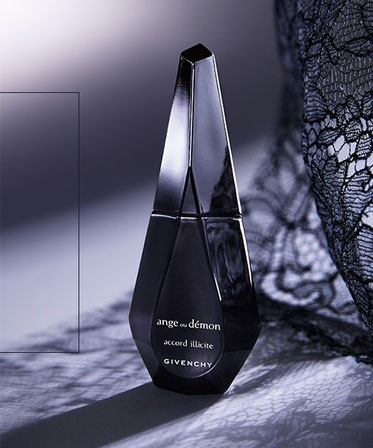 2015 - ANGE OU DEMON, ACCORD ILLICITE. LA MINIATURE EST MISE DANS LA BOÎTE DU PARFUM ANGE OU DEMON, LE PARFUM