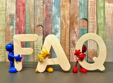 schriftzug FAQ aus holz